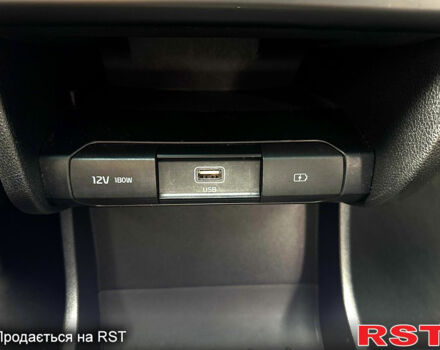 Киа Niro, объемом двигателя 0.15 л и пробегом 136 тыс. км за 18900 $, фото 9 на Automoto.ua