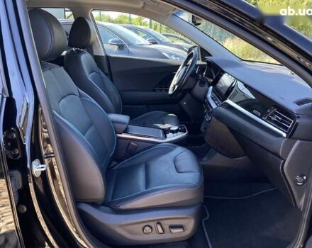 Кіа Niro, об'ємом двигуна 0 л та пробігом 64 тис. км за 23900 $, фото 5 на Automoto.ua