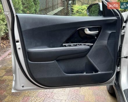 Киа Niro, объемом двигателя 0 л и пробегом 89 тыс. км за 18500 $, фото 17 на Automoto.ua