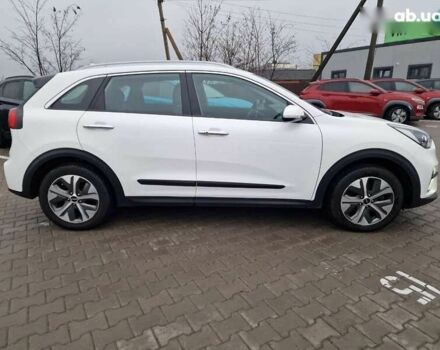 Кіа Niro, об'ємом двигуна 0 л та пробігом 107 тис. км за 20600 $, фото 8 на Automoto.ua