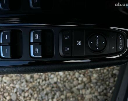 Киа Niro, объемом двигателя 0 л и пробегом 75 тыс. км за 23200 $, фото 4 на Automoto.ua