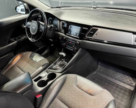Серый Киа Niro, объемом двигателя 1.6 л и пробегом 213 тыс. км за 14000 $, фото 16 на Automoto.ua