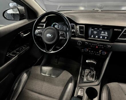 Серый Киа Niro, объемом двигателя 1.6 л и пробегом 213 тыс. км за 14000 $, фото 14 на Automoto.ua