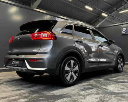 Серый Киа Niro, объемом двигателя 1.6 л и пробегом 213 тыс. км за 14000 $, фото 6 на Automoto.ua