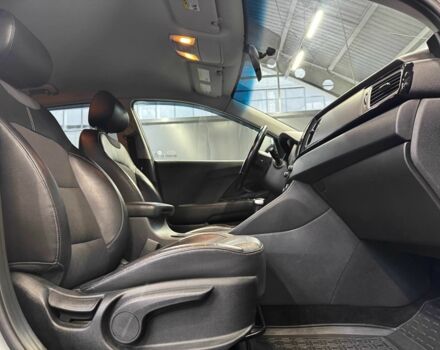 Серый Киа Niro, объемом двигателя 1.6 л и пробегом 213 тыс. км за 14000 $, фото 17 на Automoto.ua