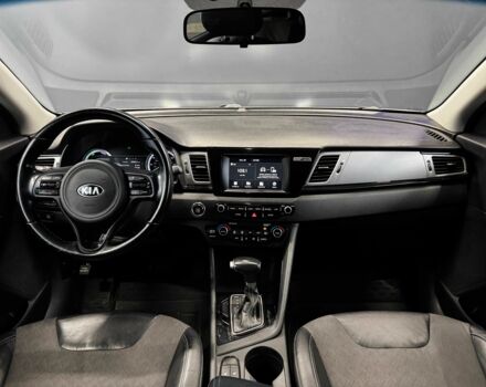 Серый Киа Niro, объемом двигателя 1.6 л и пробегом 213 тыс. км за 14000 $, фото 13 на Automoto.ua