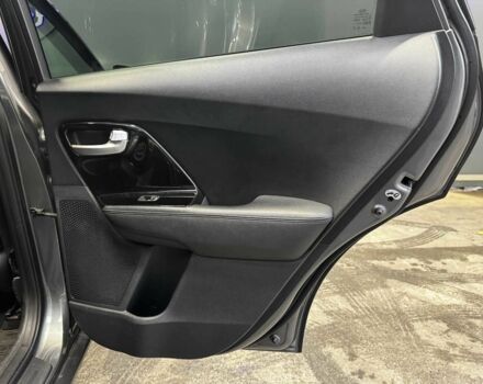Серый Киа Niro, объемом двигателя 1.6 л и пробегом 213 тыс. км за 14000 $, фото 23 на Automoto.ua