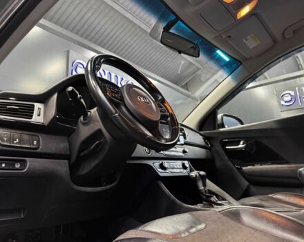 Серый Киа Niro, объемом двигателя 1.6 л и пробегом 213 тыс. км за 14000 $, фото 12 на Automoto.ua