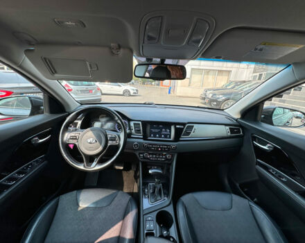 Серый Киа Niro, объемом двигателя 1.6 л и пробегом 156 тыс. км за 16490 $, фото 17 на Automoto.ua