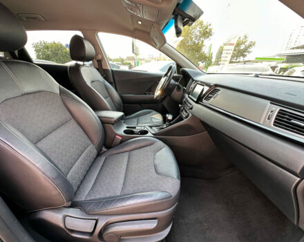 Серый Киа Niro, объемом двигателя 1.6 л и пробегом 156 тыс. км за 16490 $, фото 16 на Automoto.ua