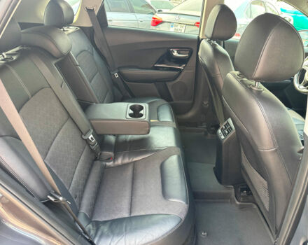 Серый Киа Niro, объемом двигателя 1.6 л и пробегом 156 тыс. км за 16490 $, фото 12 на Automoto.ua