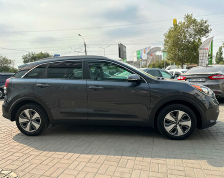 Серый Киа Niro, объемом двигателя 1.6 л и пробегом 156 тыс. км за 16490 $, фото 3 на Automoto.ua