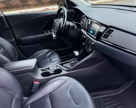 Сірий Кіа Niro, об'ємом двигуна 1.6 л та пробігом 111 тис. км за 17400 $, фото 18 на Automoto.ua