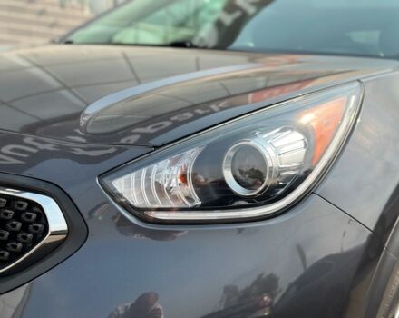 Серый Киа Niro, объемом двигателя 1.6 л и пробегом 156 тыс. км за 16490 $, фото 9 на Automoto.ua