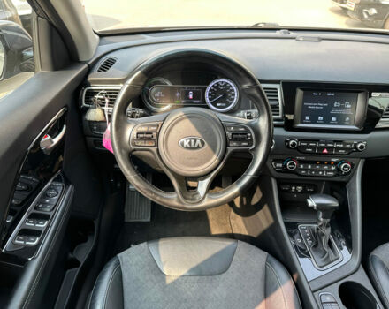 Серый Киа Niro, объемом двигателя 1.6 л и пробегом 156 тыс. км за 16490 $, фото 18 на Automoto.ua