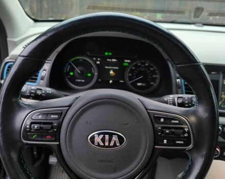 Сірий Кіа Niro, об'ємом двигуна 1.6 л та пробігом 80 тис. км за 21000 $, фото 13 на Automoto.ua