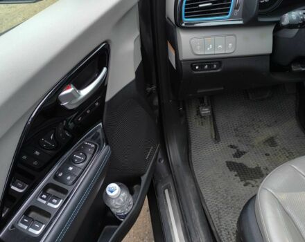 Сірий Кіа Niro, об'ємом двигуна 1.6 л та пробігом 80 тис. км за 21000 $, фото 14 на Automoto.ua