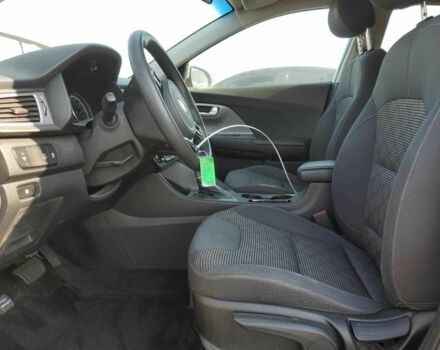 Сірий Кіа Niro, об'ємом двигуна 0 л та пробігом 83 тис. км за 3600 $, фото 6 на Automoto.ua