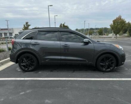 Сірий Кіа Niro, об'ємом двигуна 1.6 л та пробігом 49 тис. км за 12200 $, фото 3 на Automoto.ua