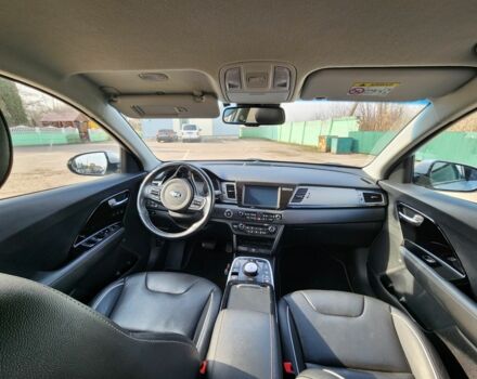 Серый Киа Niro, объемом двигателя 0 л и пробегом 86 тыс. км за 17900 $, фото 5 на Automoto.ua