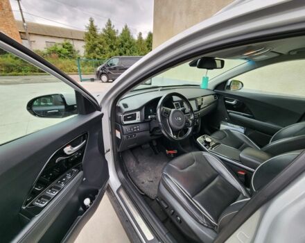 Киа Niro 2019 в Дубно на Automoto.ua Серый Киа Niro, объемом двигателя 0 л и пробегом 86 тыс. км за 18000 $, фото 7 на Automoto.ua