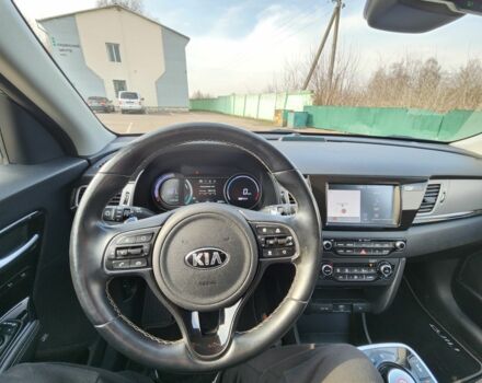 Серый Киа Niro, объемом двигателя 0 л и пробегом 86 тыс. км за 17900 $, фото 7 на Automoto.ua