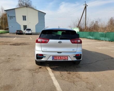 Серый Киа Niro, объемом двигателя 0 л и пробегом 86 тыс. км за 17900 $, фото 4 на Automoto.ua