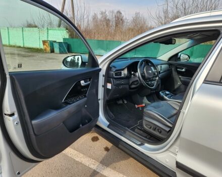 Серый Киа Niro, объемом двигателя 0 л и пробегом 86 тыс. км за 17900 $, фото 9 на Automoto.ua