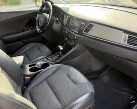 Серый Киа Niro, объемом двигателя 1.6 л и пробегом 46 тыс. км за 4600 $, фото 6 на Automoto.ua
