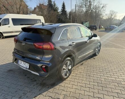 Серый Киа Niro, объемом двигателя 1.6 л и пробегом 100 тыс. км за 17133 $, фото 4 на Automoto.ua