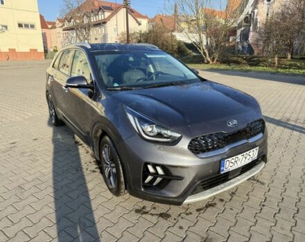 Серый Киа Niro, объемом двигателя 1.6 л и пробегом 100 тыс. км за 17133 $, фото 2 на Automoto.ua