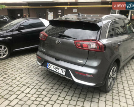 Серый Киа Niro, объемом двигателя 1.58 л и пробегом 150 тыс. км за 13900 $, фото 3 на Automoto.ua
