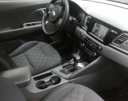 Серый Киа Niro, объемом двигателя 1.58 л и пробегом 136 тыс. км за 14500 $, фото 2 на Automoto.ua