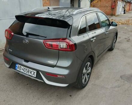 Серый Киа Niro, объемом двигателя 1.58 л и пробегом 172 тыс. км за 15900 $, фото 2 на Automoto.ua