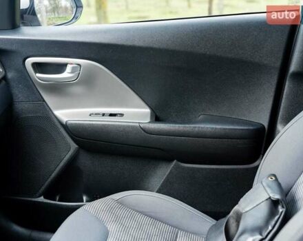 Сірий Кіа Niro, об'ємом двигуна 1.58 л та пробігом 227 тис. км за 14500 $, фото 24 на Automoto.ua