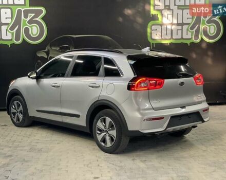 Серый Киа Niro, объемом двигателя 1.58 л и пробегом 176 тыс. км за 17800 $, фото 5 на Automoto.ua