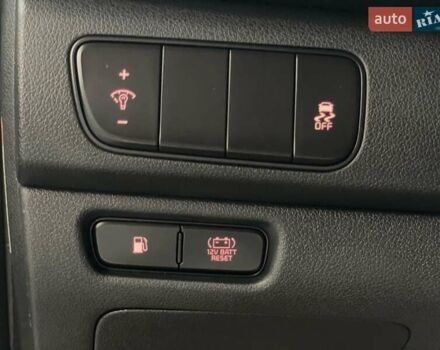 Серый Киа Niro, объемом двигателя 1.58 л и пробегом 176 тыс. км за 17800 $, фото 13 на Automoto.ua