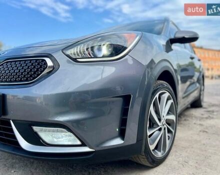 Сірий Кіа Niro, об'ємом двигуна 1.58 л та пробігом 92 тис. км за 17450 $, фото 3 на Automoto.ua