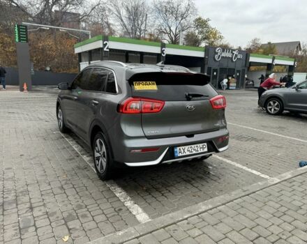 Серый Киа Niro, объемом двигателя 1.6 л и пробегом 130 тыс. км за 13799 $, фото 5 на Automoto.ua