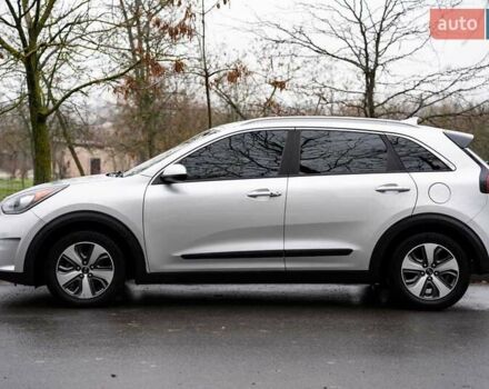 Сірий Кіа Niro, об'ємом двигуна 1.58 л та пробігом 227 тис. км за 14500 $, фото 3 на Automoto.ua