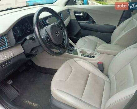 Киа Niro 2017 в Львове на Automoto.ua Серый Киа Niro, объемом двигателя 1.58 л и пробегом 100 тыс. км за 15800 $, фото 1 на Automoto.ua