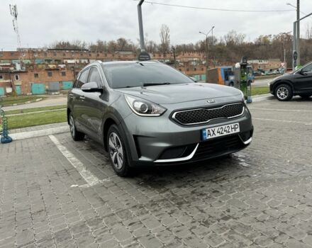 Серый Киа Niro, объемом двигателя 1.6 л и пробегом 130 тыс. км за 13799 $, фото 2 на Automoto.ua