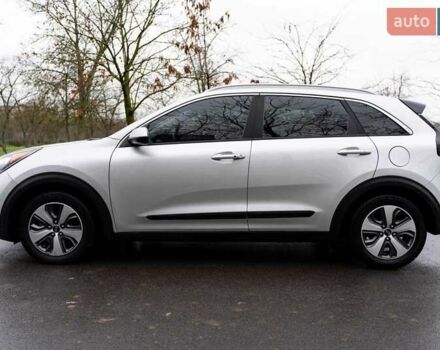 Сірий Кіа Niro, об'ємом двигуна 1.58 л та пробігом 227 тис. км за 14500 $, фото 28 на Automoto.ua