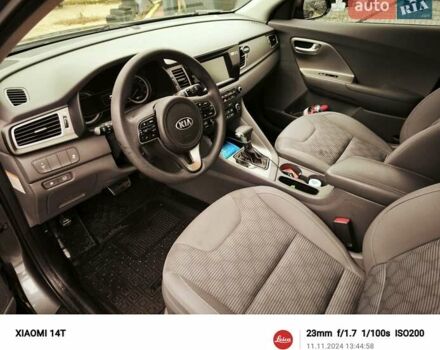 Сірий Кіа Niro, об'ємом двигуна 1.6 л та пробігом 148 тис. км за 14999 $, фото 29 на Automoto.ua