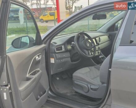 Серый Киа Niro, объемом двигателя 1.59 л и пробегом 190 тыс. км за 14700 $, фото 5 на Automoto.ua