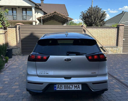 Серый Киа Niro, объемом двигателя 1.58 л и пробегом 122 тыс. км за 15800 $, фото 7 на Automoto.ua