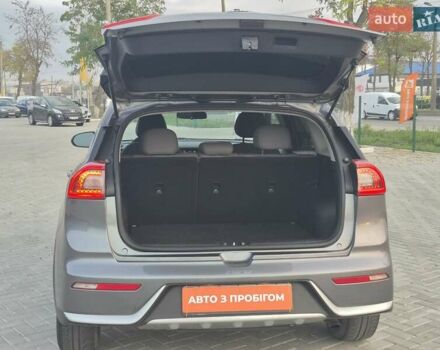 Серый Киа Niro, объемом двигателя 1.59 л и пробегом 190 тыс. км за 14700 $, фото 4 на Automoto.ua