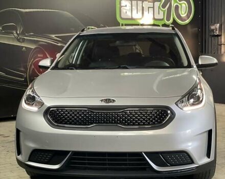 Серый Киа Niro, объемом двигателя 1.58 л и пробегом 176 тыс. км за 17800 $, фото 1 на Automoto.ua