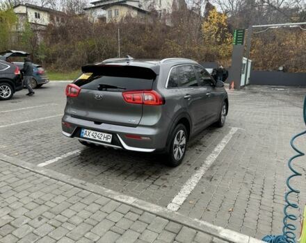 Серый Киа Niro, объемом двигателя 1.6 л и пробегом 130 тыс. км за 13799 $, фото 4 на Automoto.ua