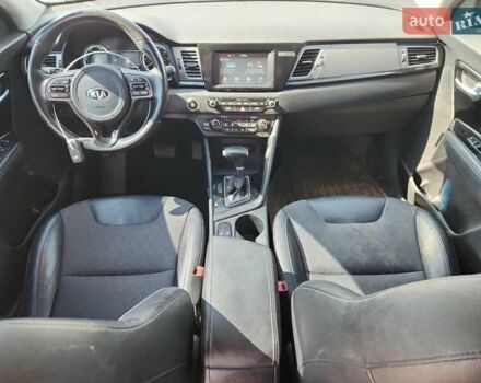 Серый Киа Niro, объемом двигателя 1.58 л и пробегом 118 тыс. км за 2300 $, фото 7 на Automoto.ua